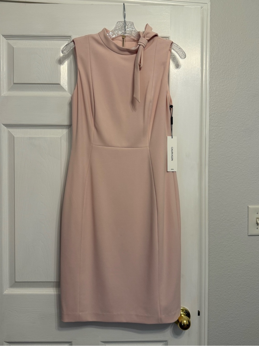 Calvin Klein Elegant Sleeveless Bow-Neck Dress in Blush Pink